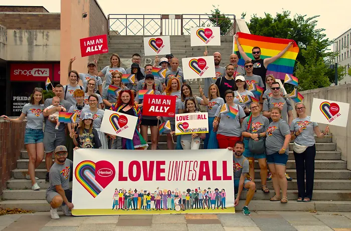 Zamestnanci spoločnosti Henkel Slovensko sa zúčastnili Dúhového Pridu a vyzdvihli tak jedinečnosť LGBTI+ ľudí