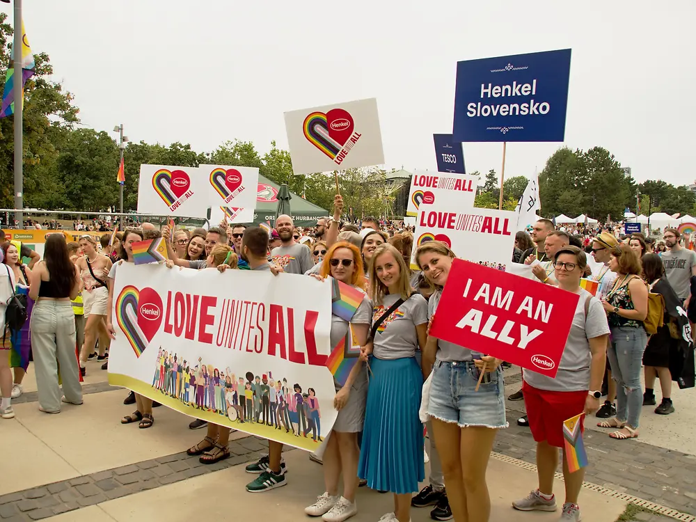 Zamestnanci spoločnosti Henkel Slovensko sa zúčastnili Dúhového Pridu a vyzdvihli tak jedinečnosť LGBTI+ ľudí